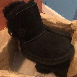 T Bailey Button Short Toddler Size 7